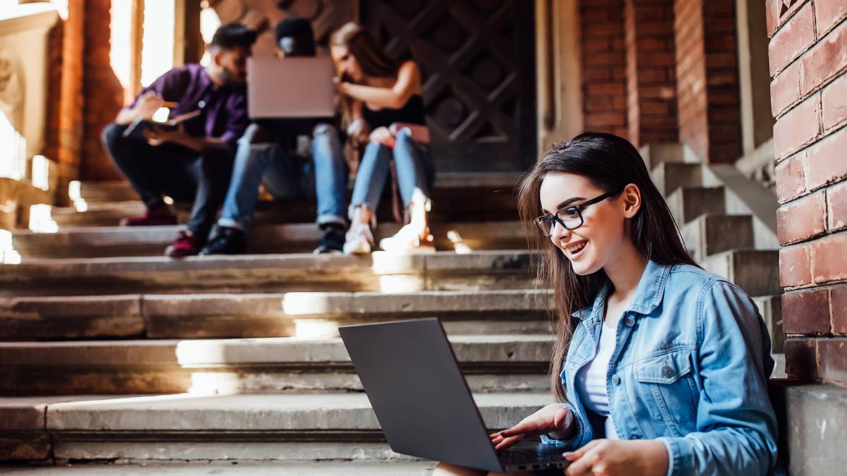 Educação para todos. A educação pública no Uruguai é gratuita em todos os níveis, estendendo-se até a universidade, facilitando o acesso ao ensino superior. Foto: Freepik