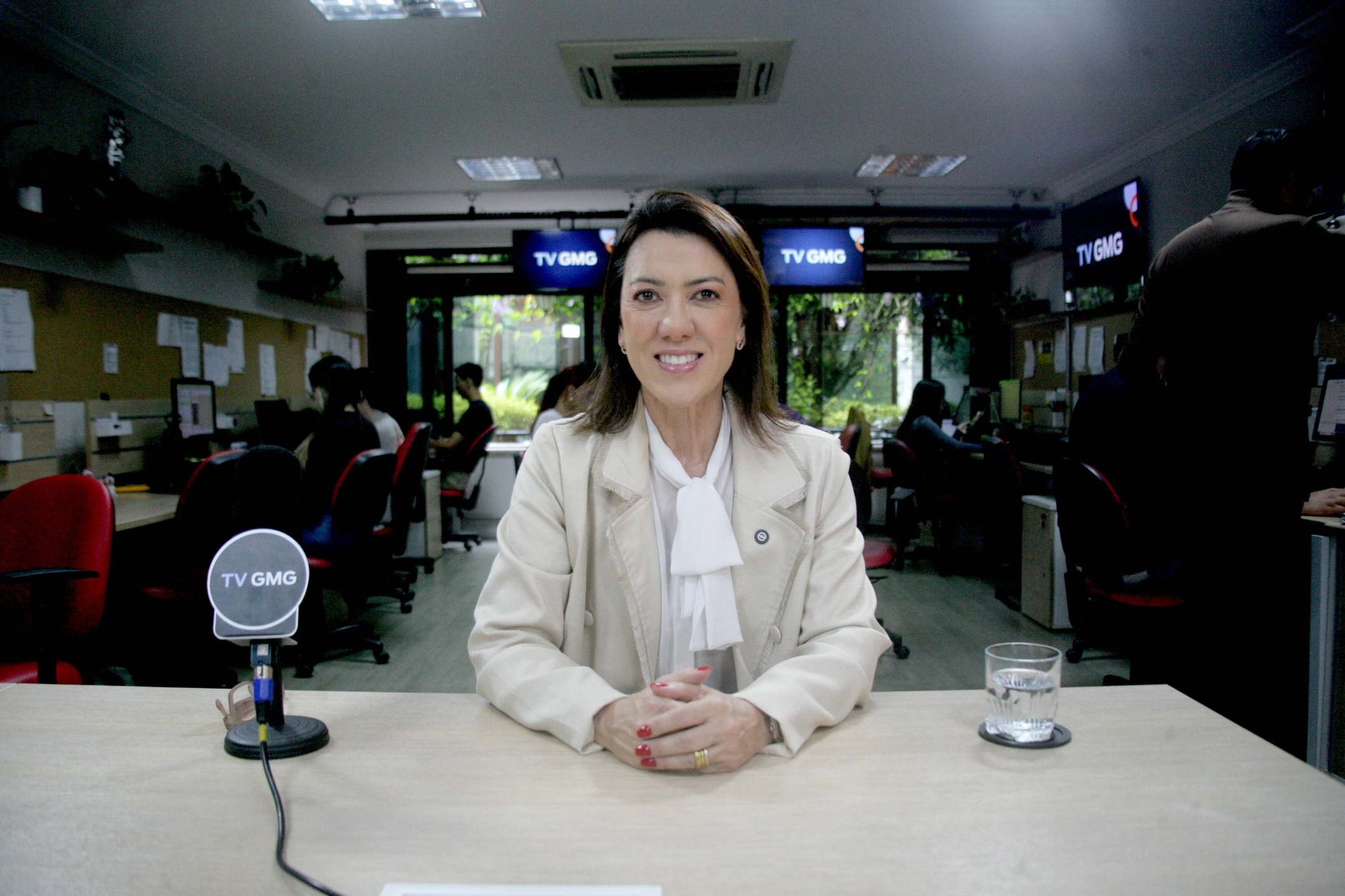 Durante sua participação no programa Direto da Gazeta, exibido pela TV GMG, ela falou sobre lipo de alta definição, harmonização facial, tendências da estética, gestão e o futuro do mercado da beleza.