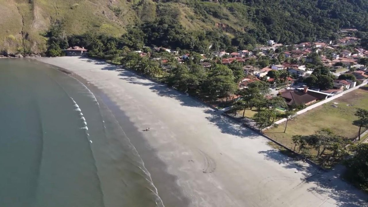 O grande diferencial de Barequeçaba é o mar calmo durante a maior parte do ano (Fotos: Youtube/Reprodução)