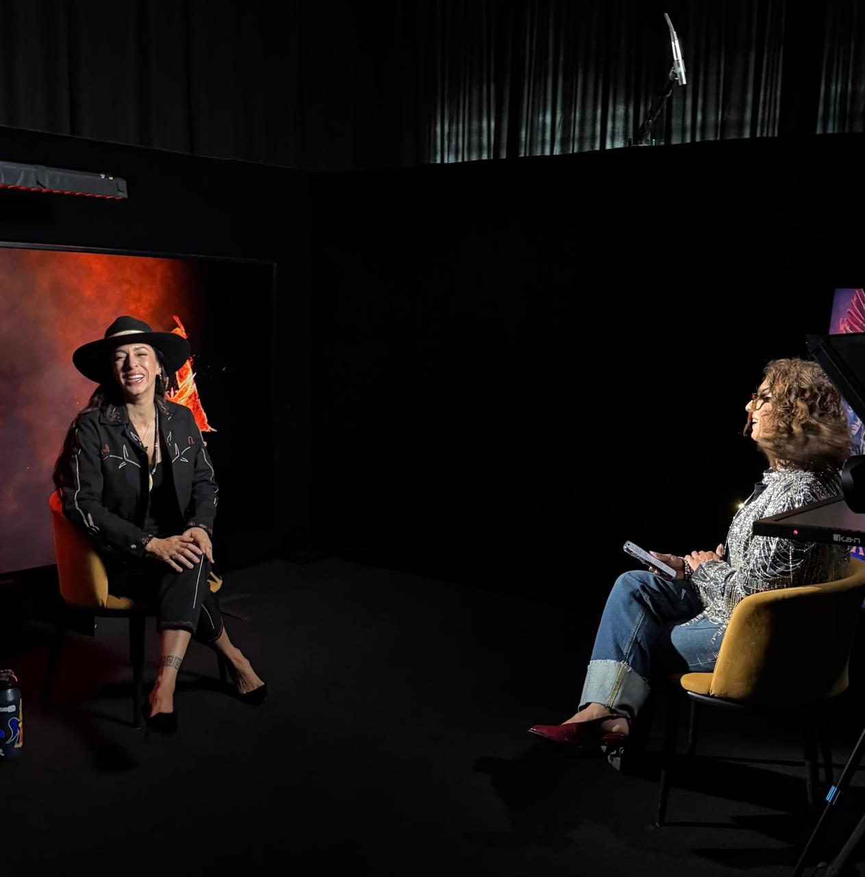 Oona Chaplin em entrevista com Cátia Fonseca no México para divulgação do filme "Avatar: Fogo e Cinzas". Fotos: Divulgação/Cátia Fonseca