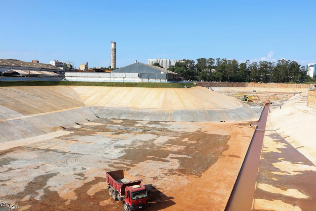 Obras do piscinão entre a capital e o ABC paulista