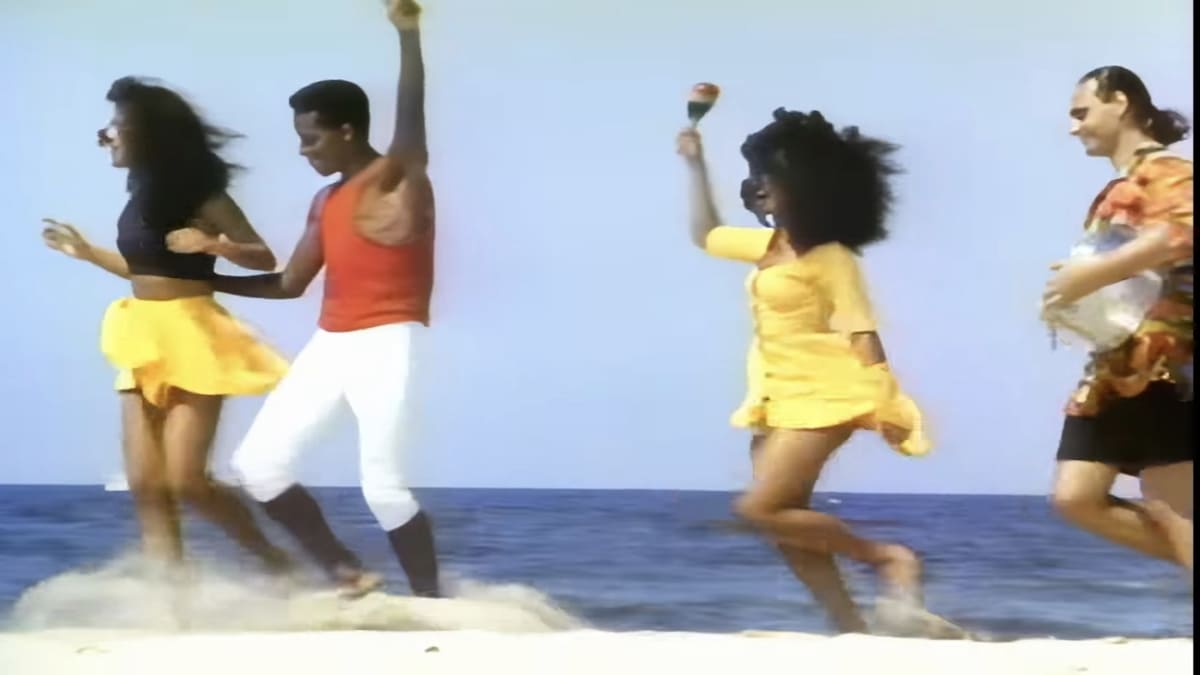 E o hit chorando se foi, foi a música Latina mais tocada de todos os tempos - Reprodução/YouTube