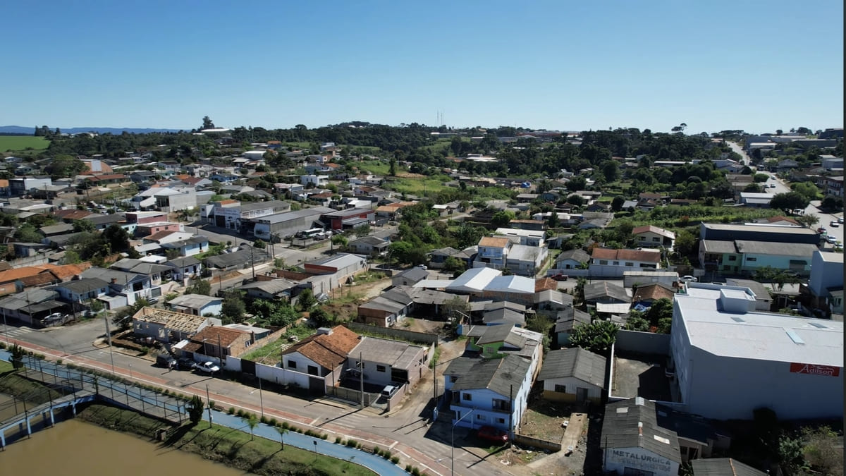 O município conta com aproximadamente 53 mil habitantes, segundo o último levantamento do censo do IBGE em 2022 - Reprodução/YouTube