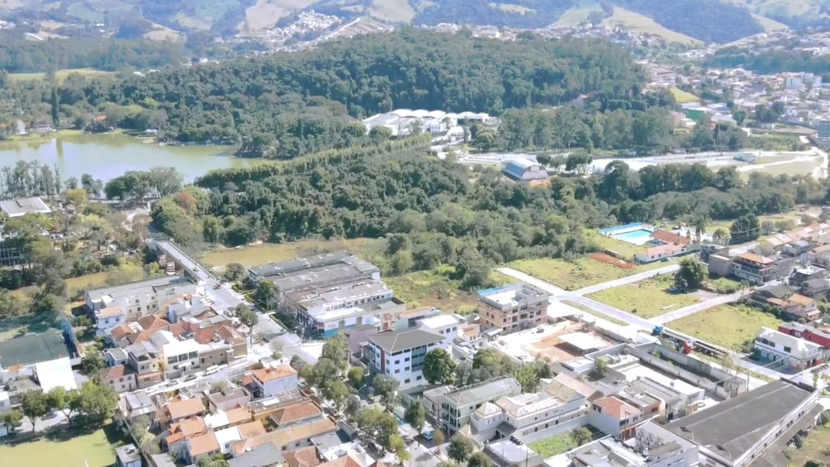 Centro da cidade com ruas planas facilita a mobilidade de moradores e turistas - Reprodução/YouTube
