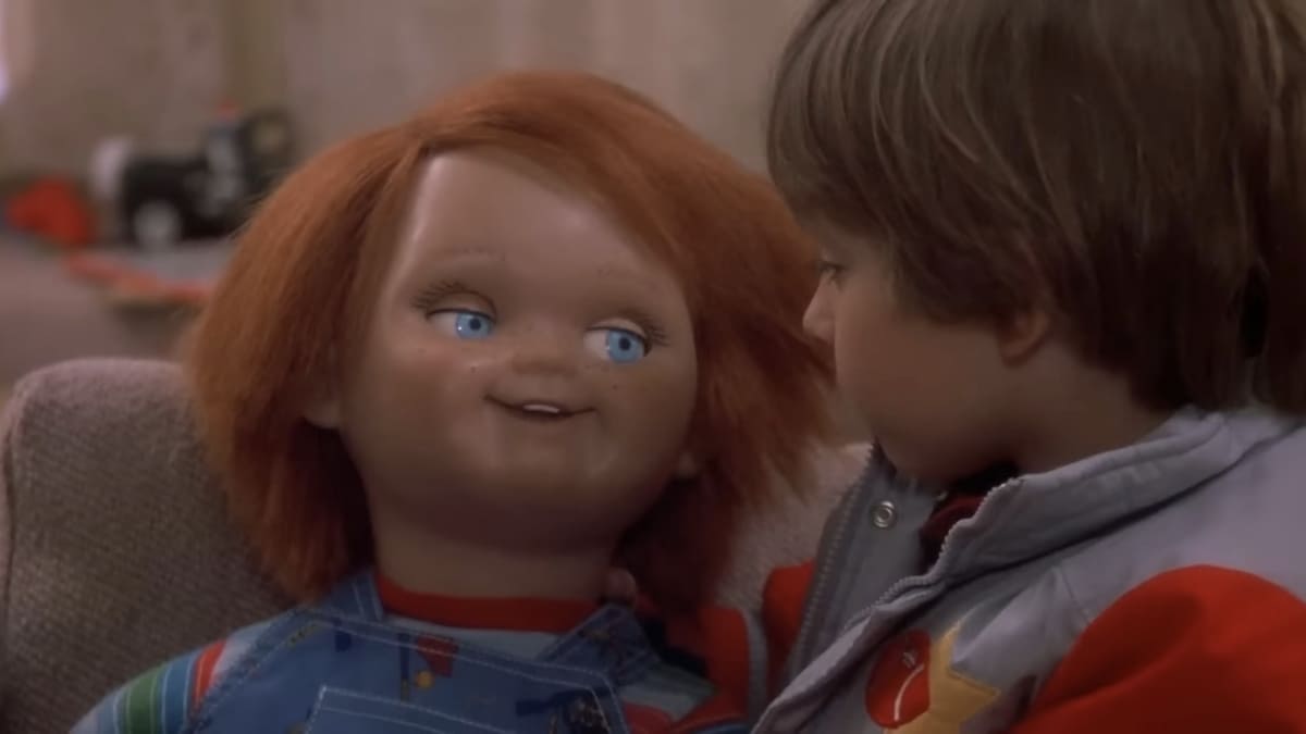 Brinquedo Assassino (1988) pode ser visto no MGM Channel dentro do Prime Video, ideal para conhecer a origem de Chucky. - Reprodução/YouTube
