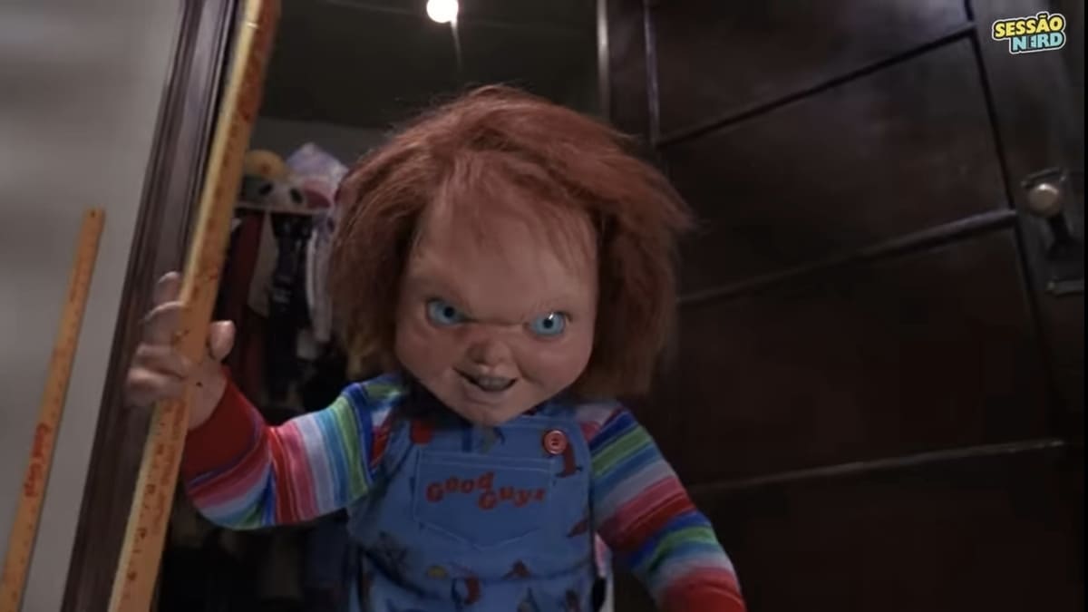 Brinquedo Assassino 2 (1990) está disponível no Star+, acompanhando o retorno do boneco após os eventos do primeiro filme. - Reprodução/YouTube