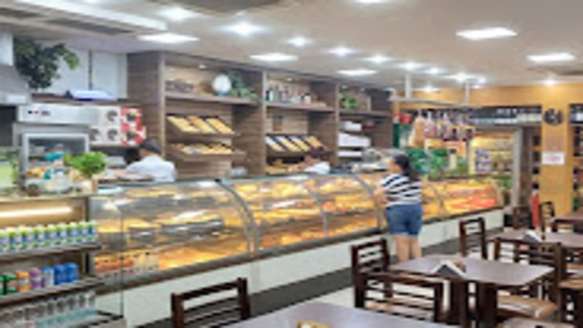 Vitrine de pães e croissants da Jules L'Art du Pain em Moema imagens: Google