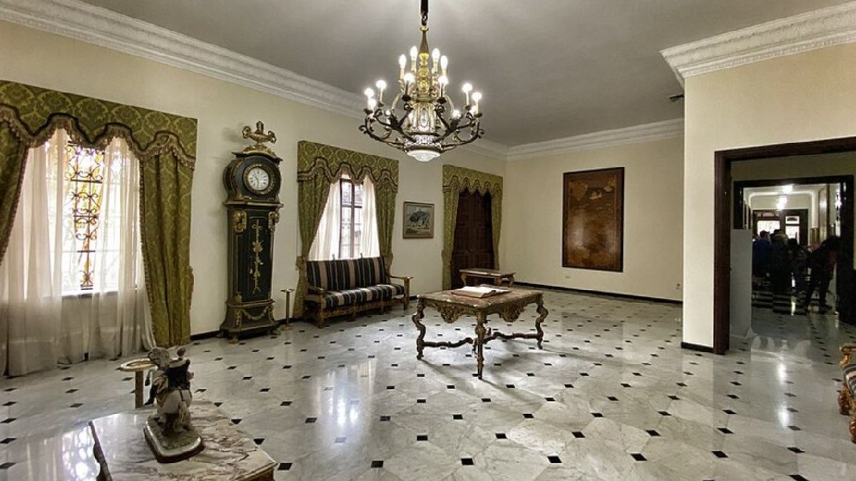 Sala luxuosa de La Casona/Reprodução