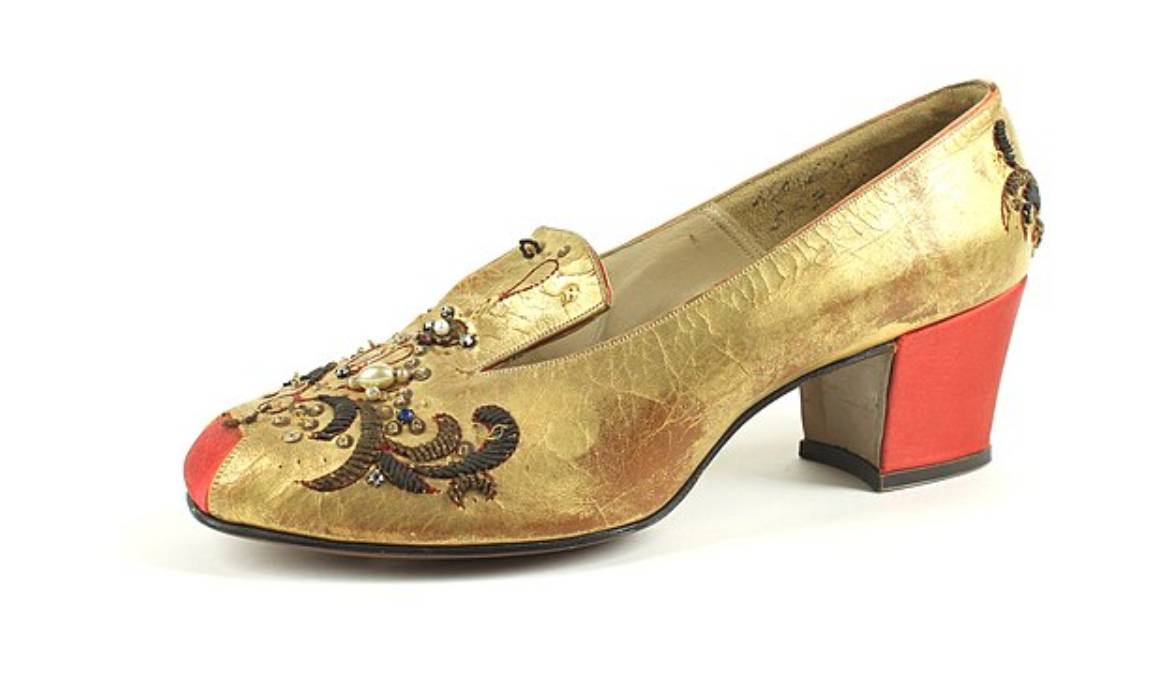os sapatos de salto alto carregam uma história bem diferente do que muita gente imagina (Foto: Shoe Museum of Villa Foscarini Rossi/ Wikimedia Commons)