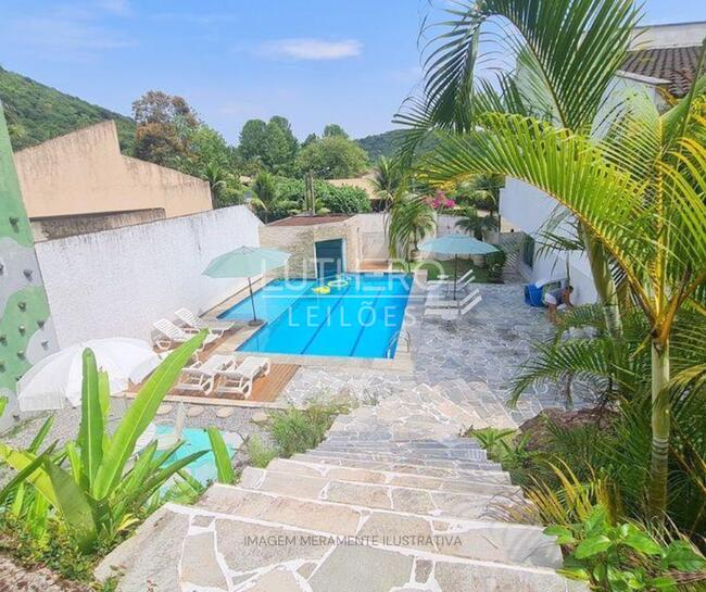 Casa está localizada no Guarujá, litoral sul de São Paulo, no Condomínio Albamar, no Jardim Albamar. Foto: Divulgação