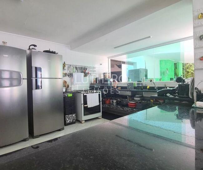 Imóvel também dispõe de sótão habitável de 45 m², dois mezaninos de 50 m² cada, além de ambientes sociais amplos. Foto: Divulgação