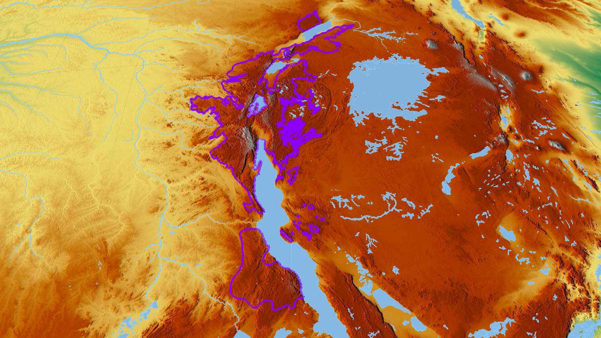 À medida que a crosta se afina e afunda, abre-se espaço para a entrada de água. Estudos indicam que, no futuro, o vale poderá ser inundado pelas águas do Mar Vermelho e do Golfo de Aden. Se isso acontecer, uma nova linha costeira surgirá no leste da África. Fotos: Wikimedia Commons.