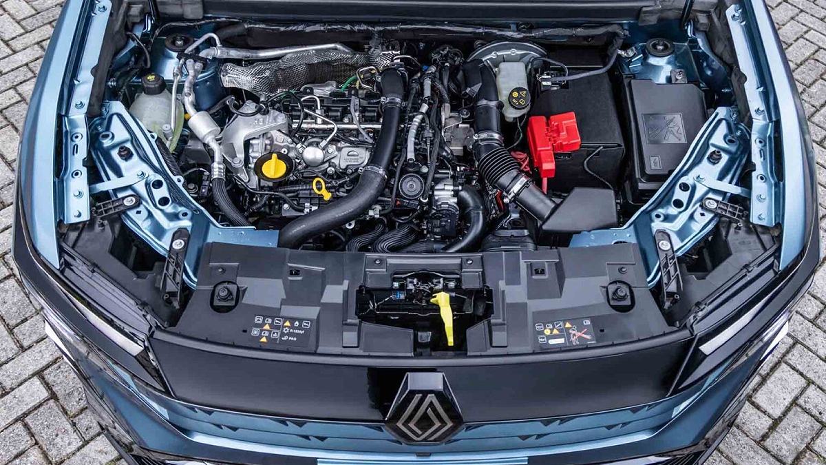 O motor 1.3 turbo TCe de quatro cilindros entrega até 163 cavalos a 5.250 rpm e 27,5 kgfm de torque já a 1.750 rpm, trabalhando em harmonia com o câmbio automático EDC de 6 marchas e dupla embreagem.