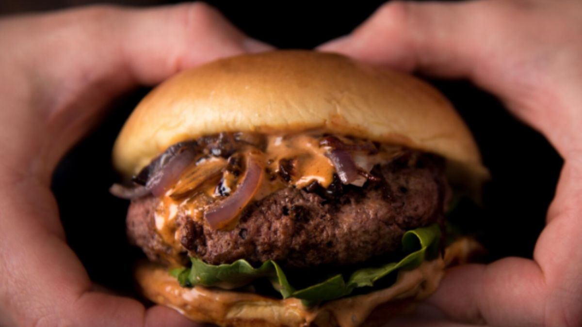 Do braseiro argentino ao burger premiado: confira o guia definitivo das hamburguerias artesanais que você precisa visitar para sair da rotina em São Paulo. | Foto: Freepik