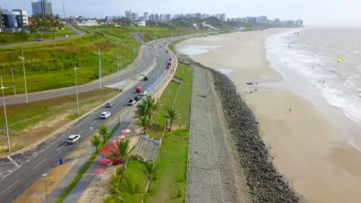 Além da herança histórica, São Luís mantém uma relação constante com o litoral (Fotos: Reprodução YouTube)