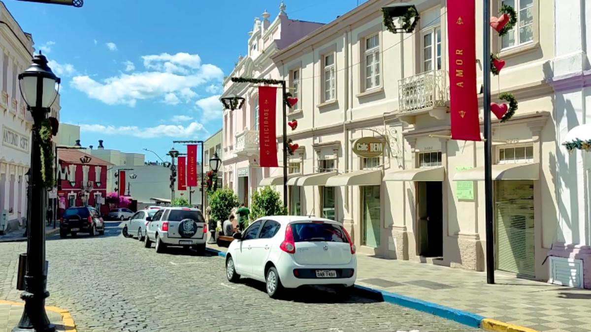 Atualmente, o município responde por parcela expressiva da produção nacional e mantém rotas turísticas voltadas ao enoturismo, atraindo visitantes ao longo de todo o ano