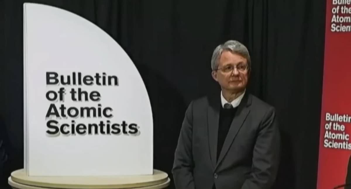 Cientistas anunciaram um novo ajuste no Relógio do Juízo Final, aproximando-o mais do que nunca da meia-noite (Foto: Reprodução/ Youtube)