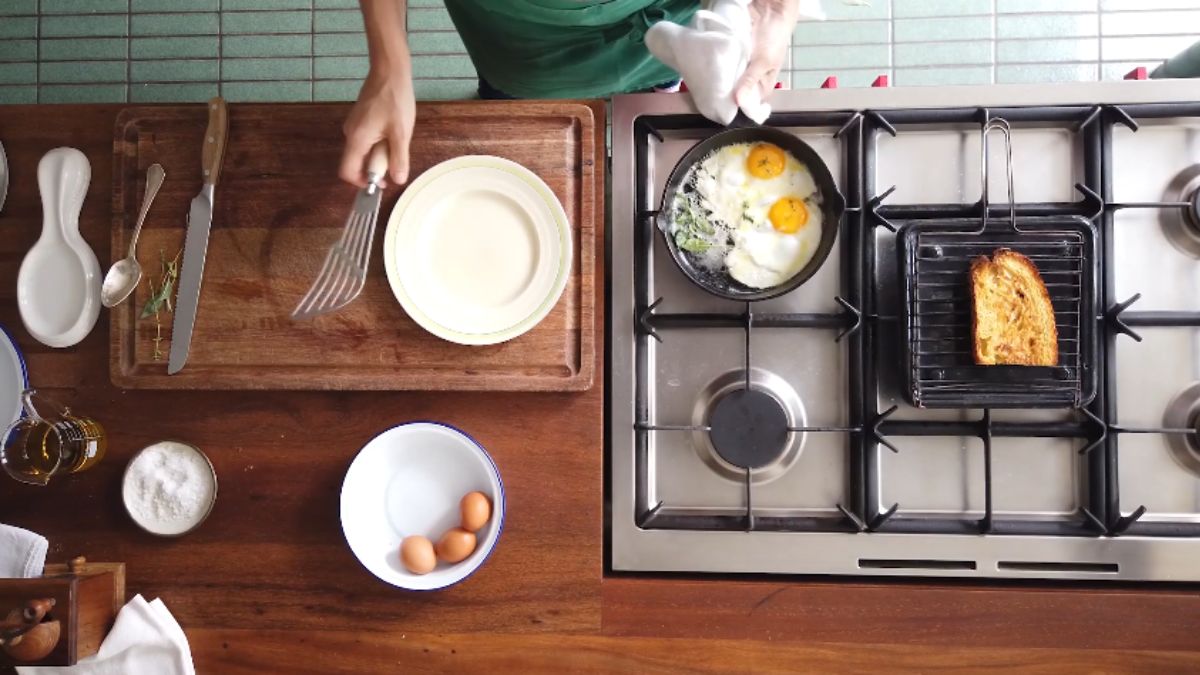 E o melhor: a receita não exige muito trabalho nem que a pessoa passe tanto tempo na frente do fogão (Fotos: Reprodução YouTube/Paola Carosella)