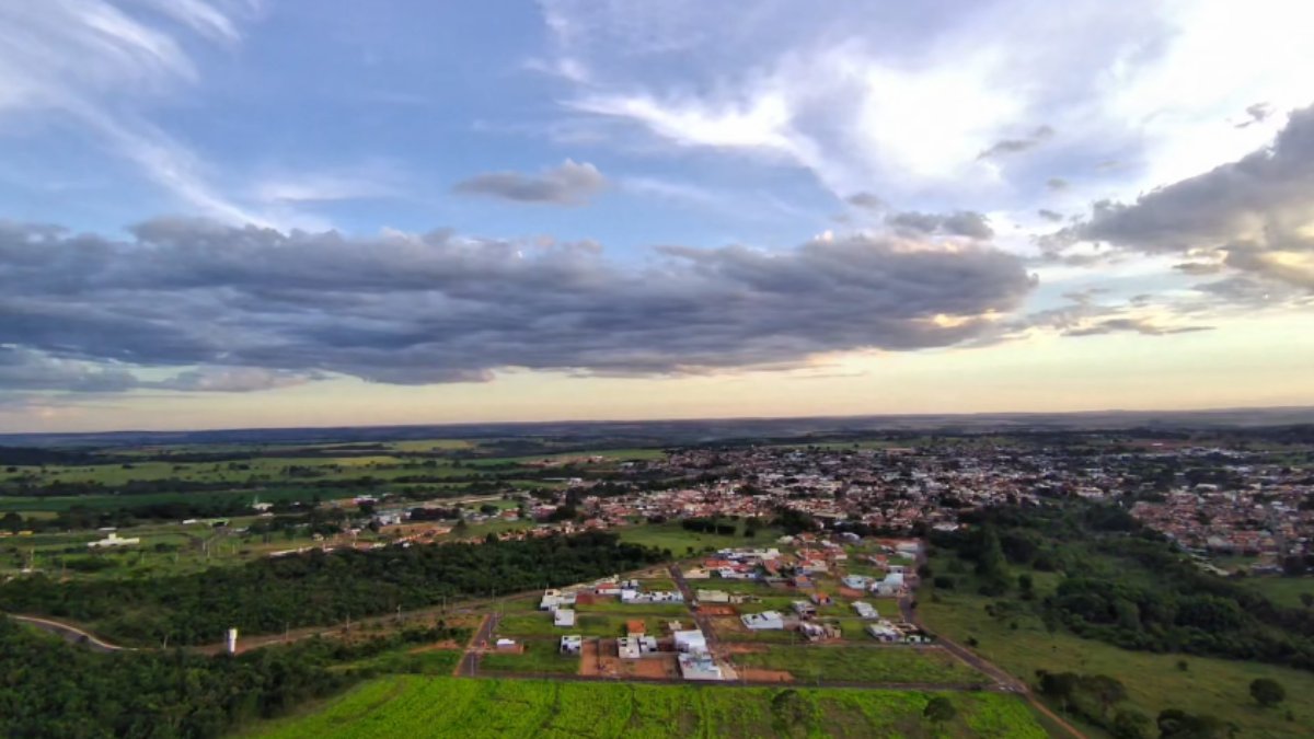 O porte pequeno favorece a organização urbana e a proximidade entre as pessoas (Fotos: Reprodução YouTube)