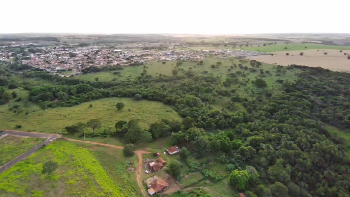 Localizada a 600 km de Belo Horizonte, Monte Alegre de Minas tem aproximadamente 15.790 habitantes