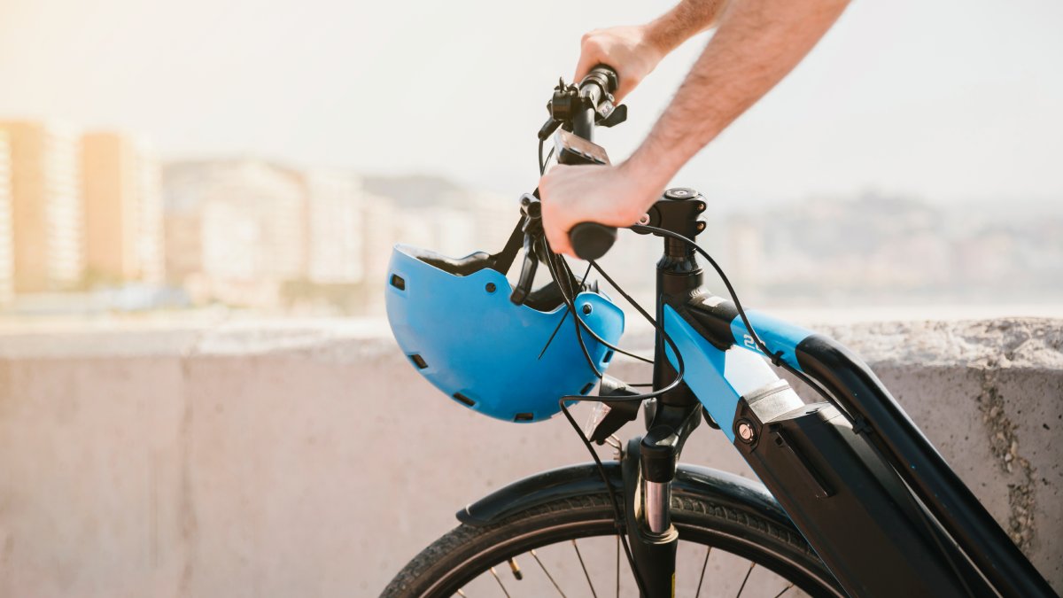 Com mandado de busca, a polícia encontrou a bicicleta na casa do homem, que negava o furto durante o interrogatório