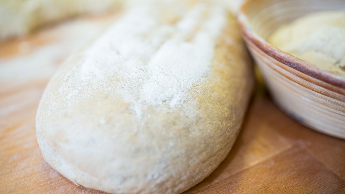 O ideal para preservar a qualidade é que o pão seja descongelado diretamente na torradeira ou no forno
