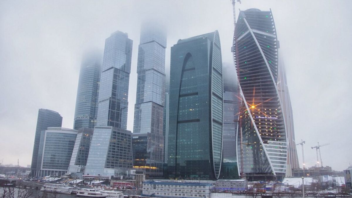 Para criar esse efeito, os arquitetos optaram por rotacionar cada um dos 55 andares em 3 graus em relação ao pavimento inferior (Foto: Svetlov Artem/Wikimedia Commons)