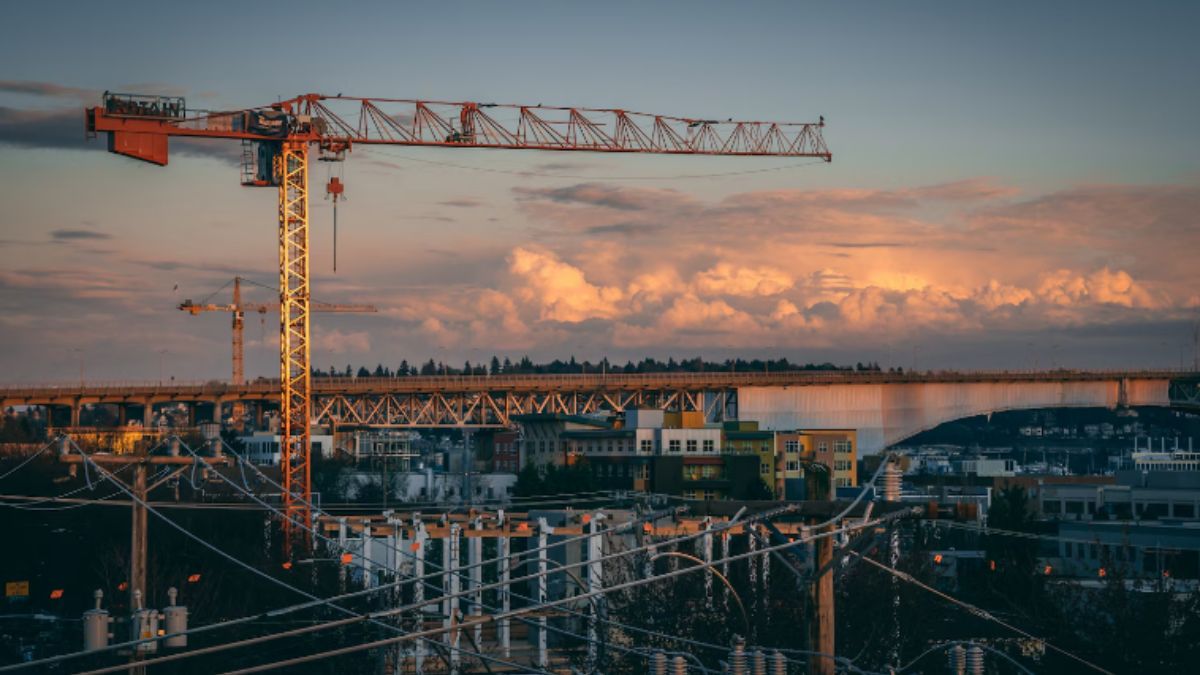 Você sabia que a Engenharia Civil nasceu como o "oposto" da guerra? O termo surgiu no século XVIII para diferenciar quem construía para o povo de quem construía para o campo de batalha. | Foto: Freepik