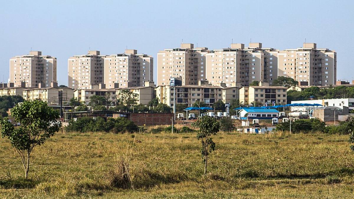 A cidade de Goiania é famosa por seu planejamento com muitos parques e arborização, reduzindo o calor extremo (Foto: Lucas Xavier/Wikimedia Commons)