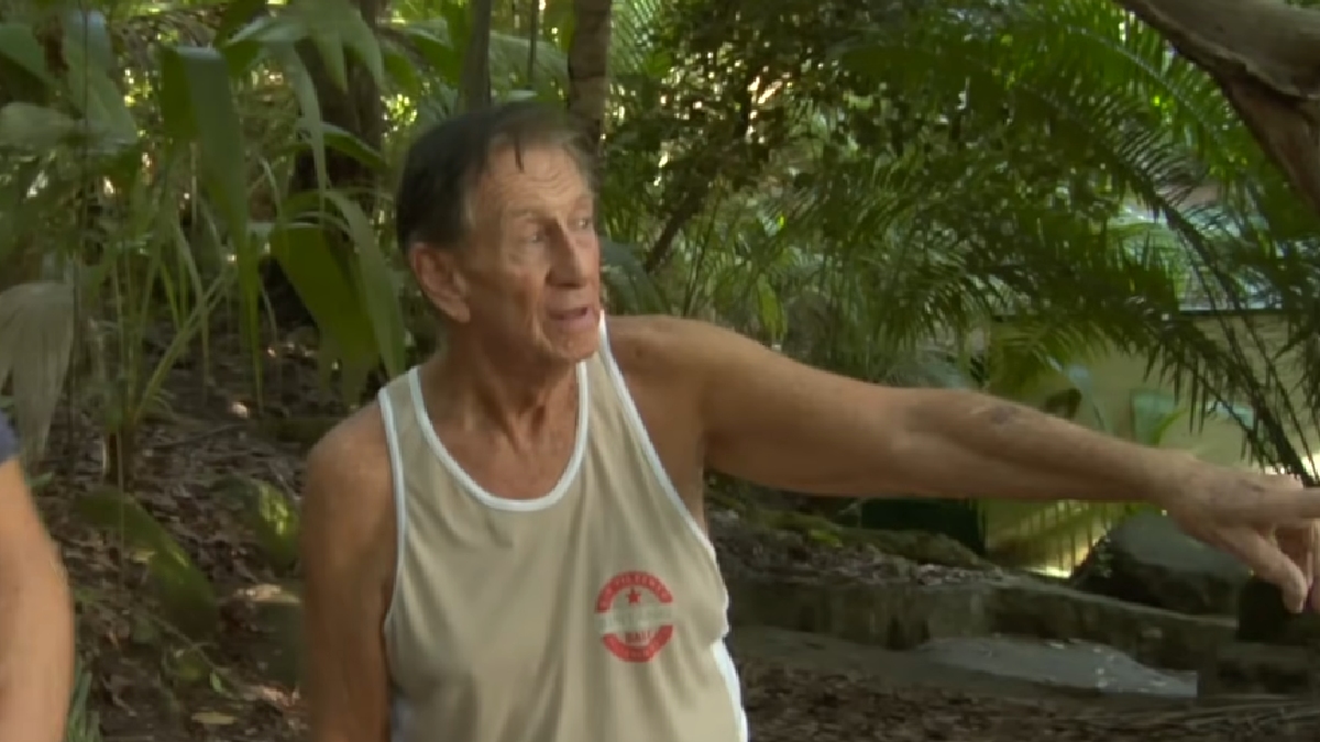 Em 1962, o britânico Brendon Grimshaw adquiriu a pequena Ilha Moyenne por cerca de 8 mil libras (mais de R$ 58 mil) - (Reprodução/YouTube WanderingEyeFilms)
