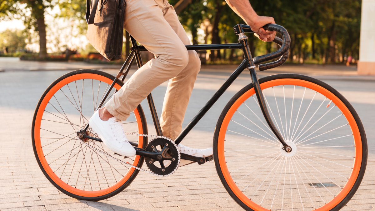 Uma bicicleta de alta gama sumiu de uma loja da Decathlon em Wavre, na Bélgica, e o caso virou investigação após análise de câmeras