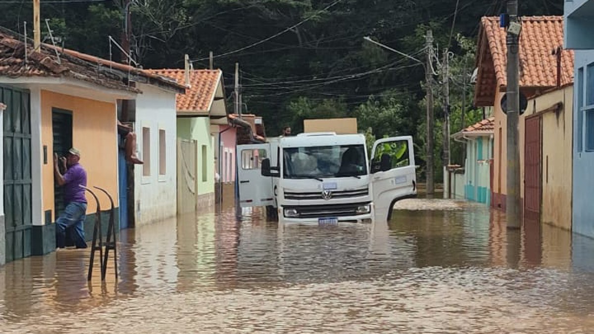 Três famílias estão desabrigadas e seis estão desalojadas
