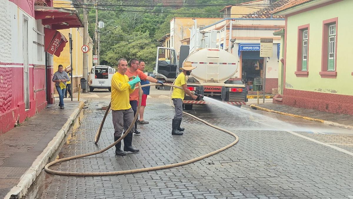 Equipes seguem acompanhando a evolução do nível da água. Fotos: Divulgação/Defesa Civil de São Luiz do Paraitinga