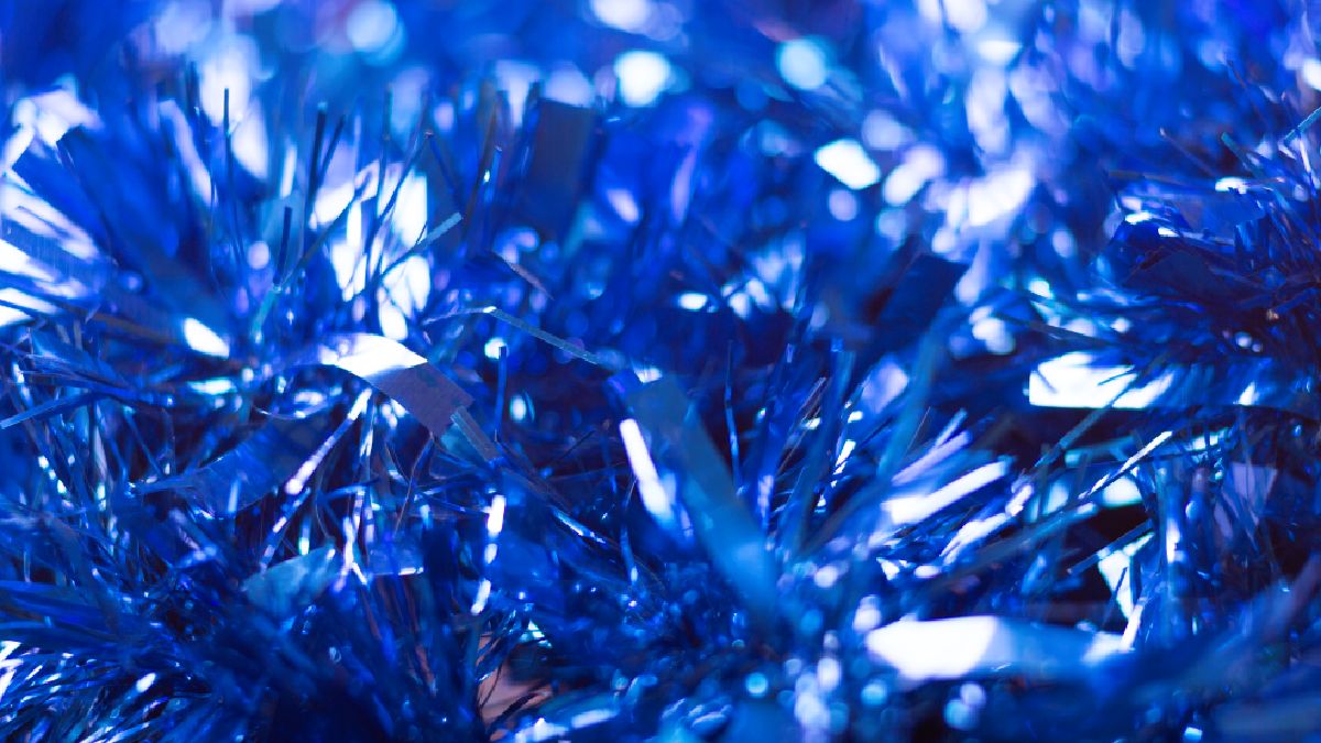 As safiras são as segundas joias mais duras do mercado, atrás apenas dos diamantes, e são marcaas pelo seu tom azul intenso (Imagens: Freepik)