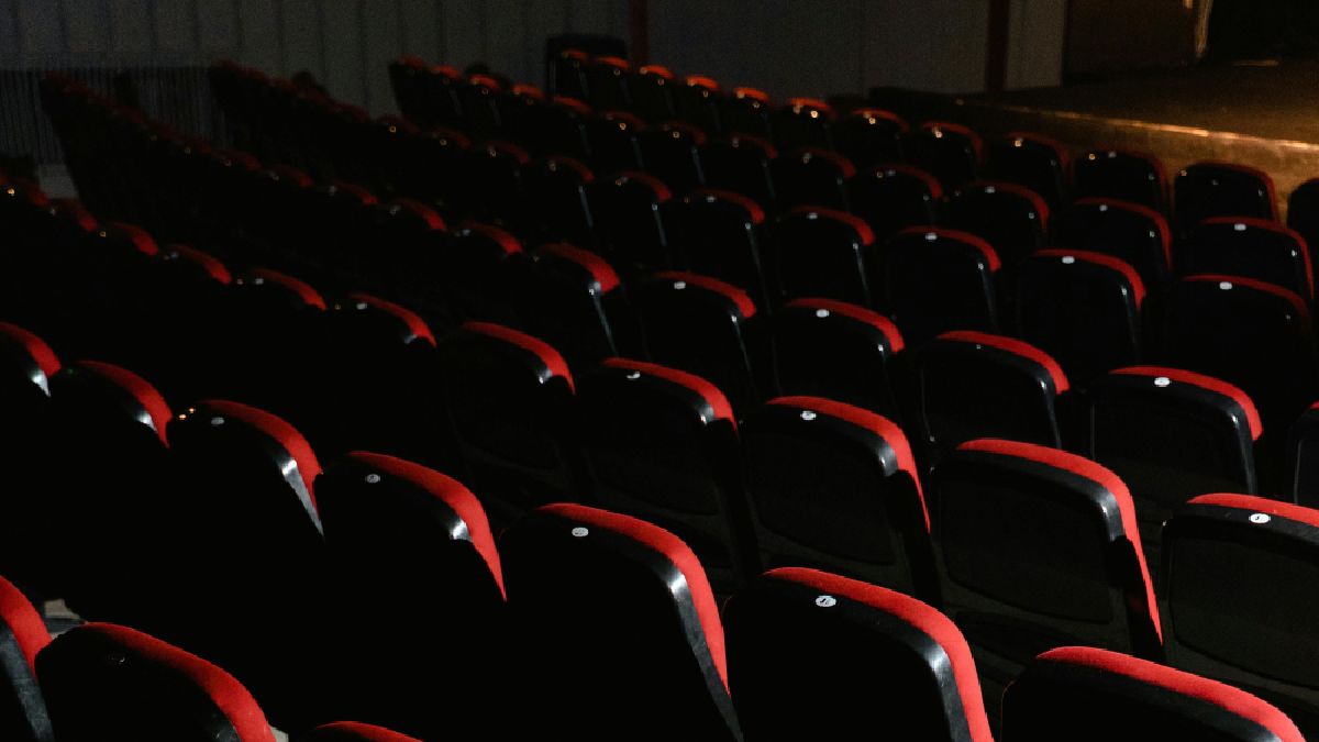 Tradicionalmente a premiação fora da transmissão é reservada para categorias de menor expressão ou importância (Foto: Pexels)