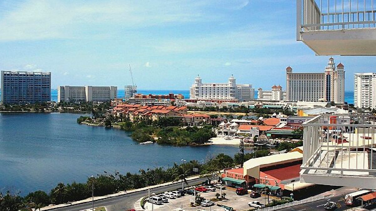 Ilha foi construída próxima do paraíso tropical de Cancun, no litoral mexicano (Imagem: Matthew T Rader / Wikimedia Commons)