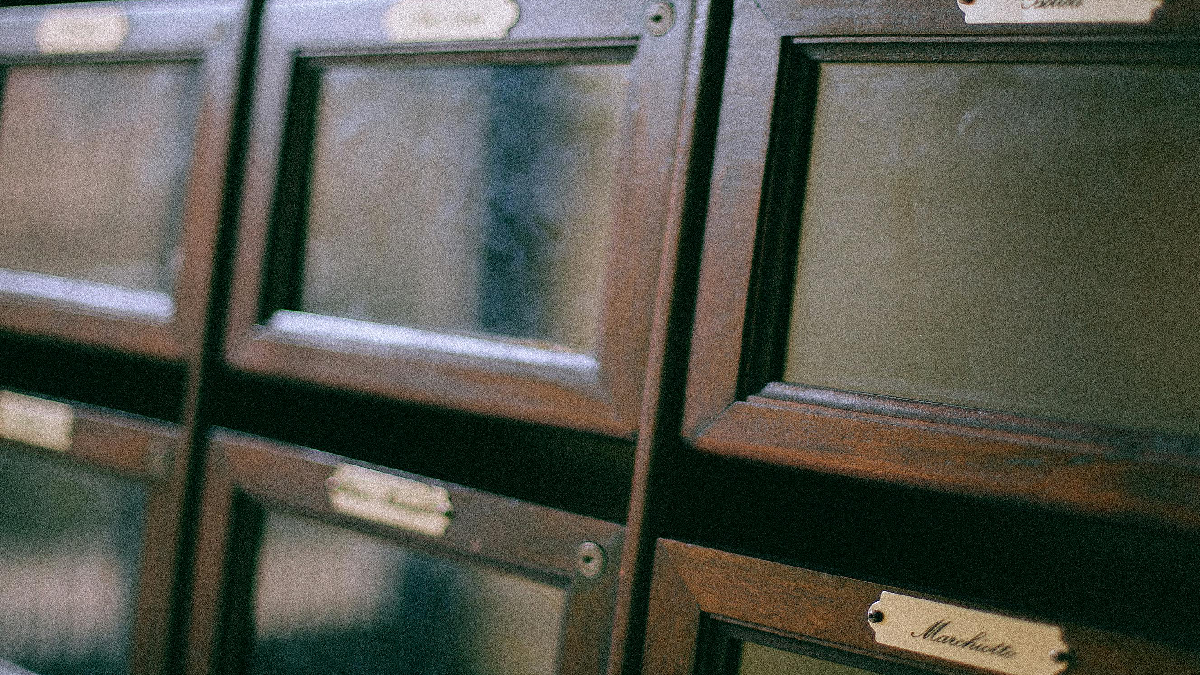 Materiais diferentes pedem por métodos diferentes para uma remoção segura dos adesivos (Foto: Pexels)