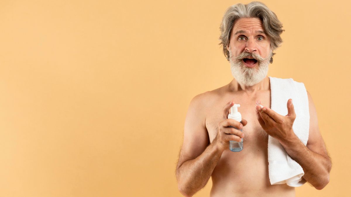 Cuidados simples podem manter a pele hidratada e longe de males comuns da idade, como alergias e ressecamento (Imagem: Freepik)