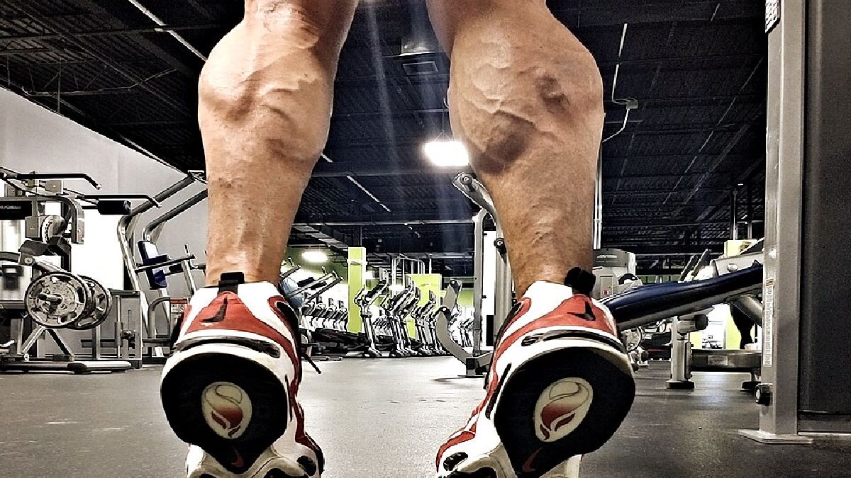 Apesar do formato da musculatura ser definido pela genética, é possível adquirir um bom volume mesmo com uma panturilha com formato menor ou menos estético (Foto: Shtarka1 / Wikimedia Commons)