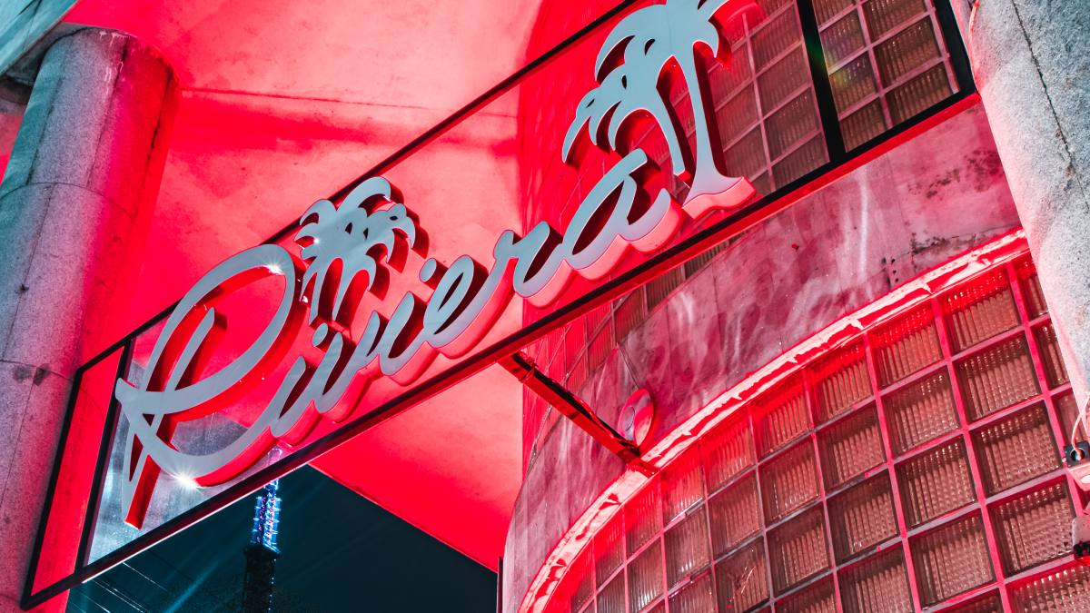 Aberto 24 horas na esquina da Paulista com a Consolação, o Riviera é reduto de notívagos e artistas que fizeram do bar um símbolo eterno da noite paulistana. Foto: Divulgação