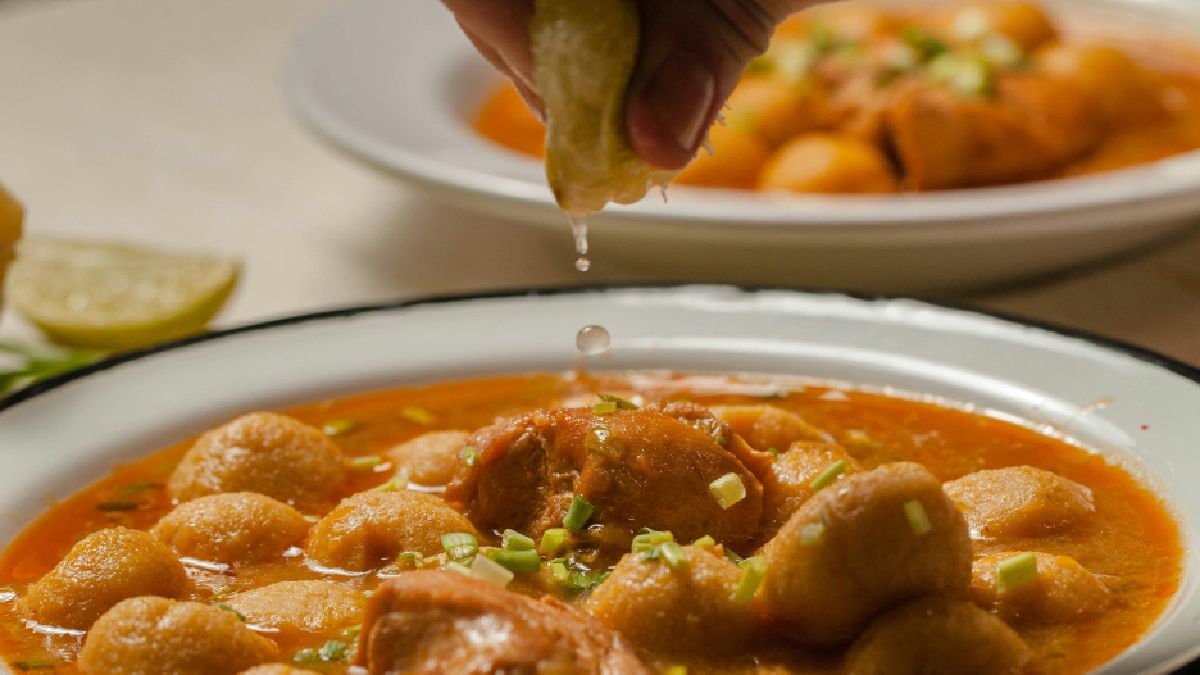 Apesar de ser opcional, a adição de elementos cítricos, como o limão, agregam muito sabor ao prato (Foto: Pexels)