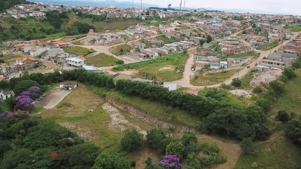 Conhecida desde a década de 1980 como a "Capital da Cerveja", a cidade ganhou esse título após a instalação de duas grandes fábricas do setor, o que marcou permanentemente sua vocação industrial e produtiva.