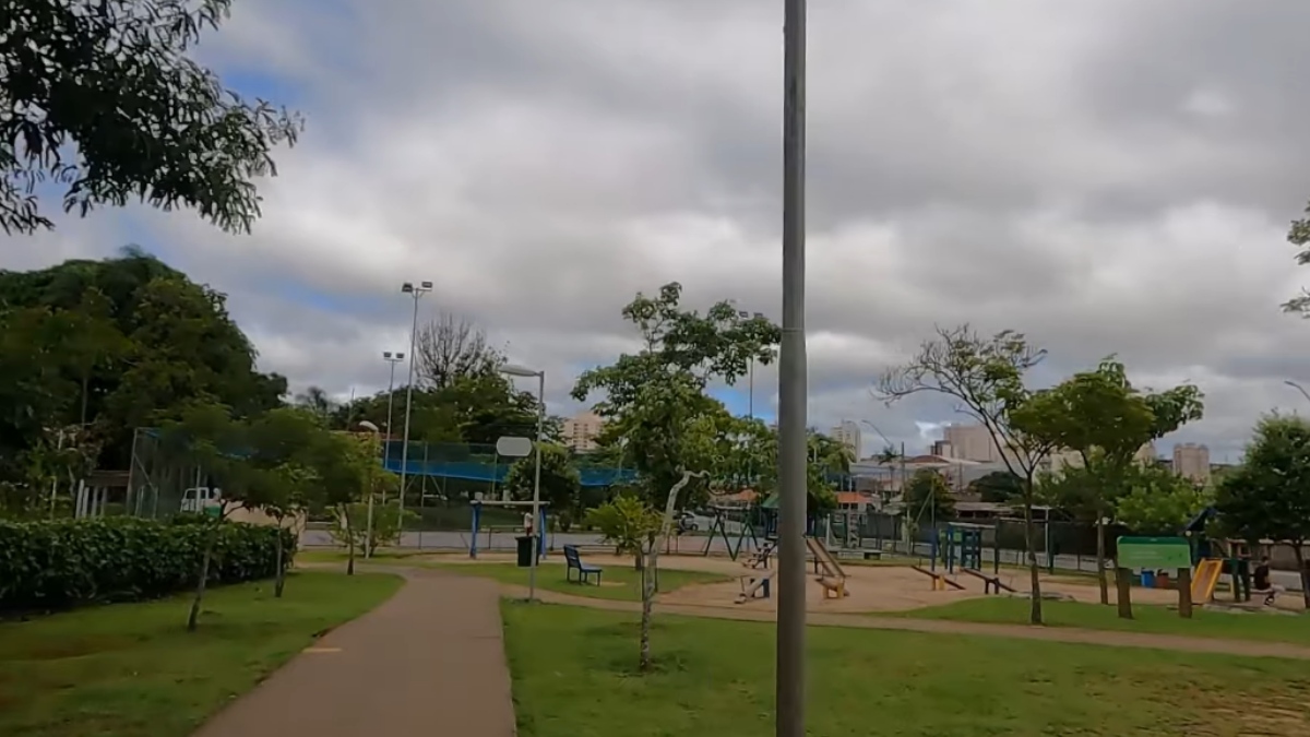 Desde 2018, Jacareí é reconhecida como Município de Interesse Turístico (MIT). Essa classificação garantiu investimentos em infraestrutura, permitindo a revitalização de espaços públicos. Fotos: Reprodução/YouTube