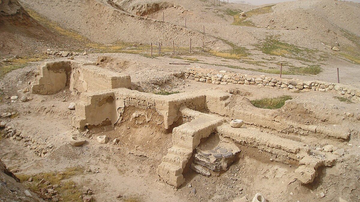 A cidade foi estabelecida em uma área marcada por uma grande depressão geológica, o Vale do Rift, que moldou o espaço ao longo do tempo (Foto: A. Sobkowski/Wikimedia Commons)