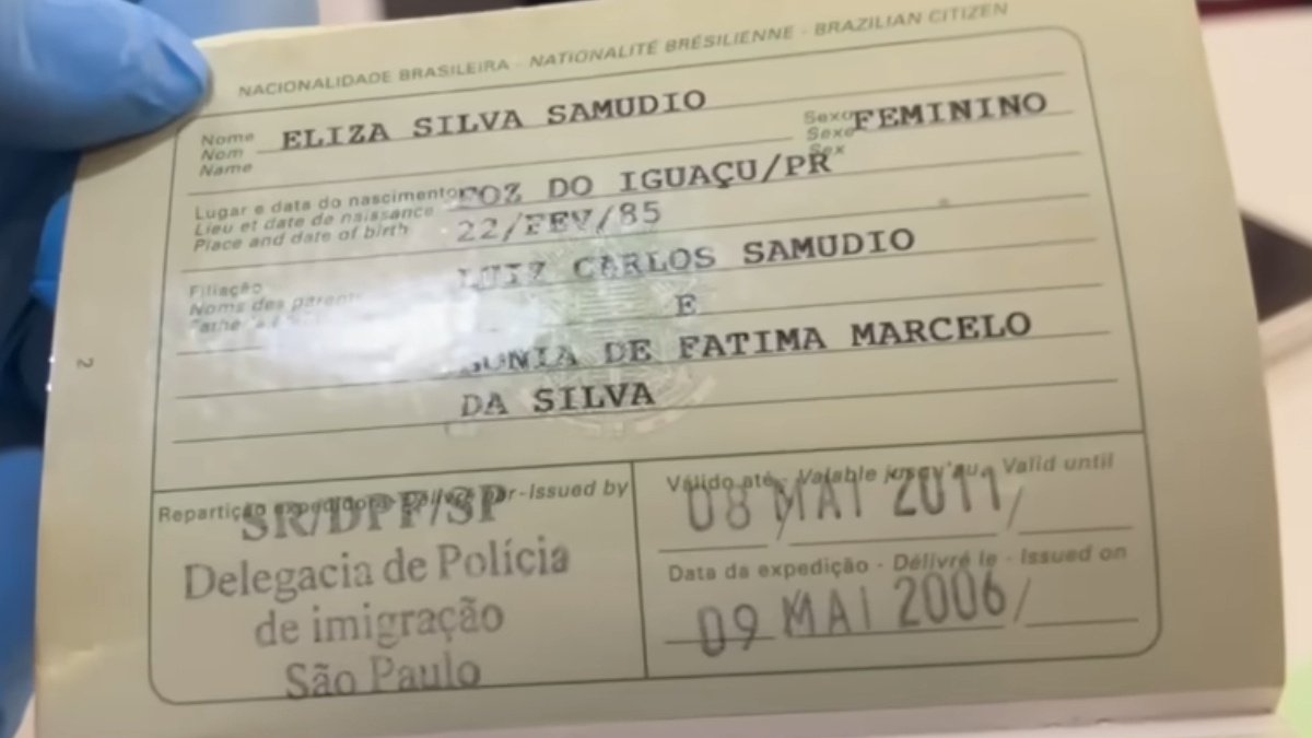 Morador afirmou que reconheceu o nome e a imagem assim que abriu o passaporte e que ficou surpreso ao identificar a quem pertencia - Reprodução/Leo Dias TV