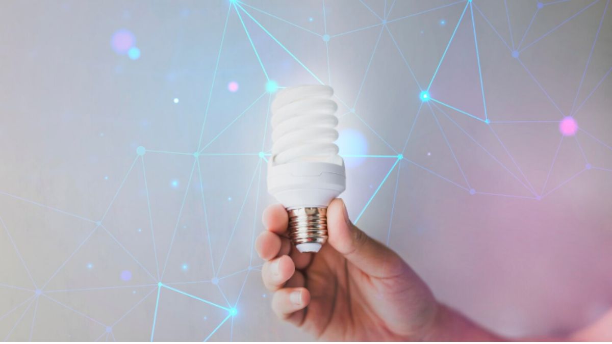 As lampadas inteligentes podem evitar acidentes com idosos e pessoas com mobilidade reduzida. | Foto: Freepik