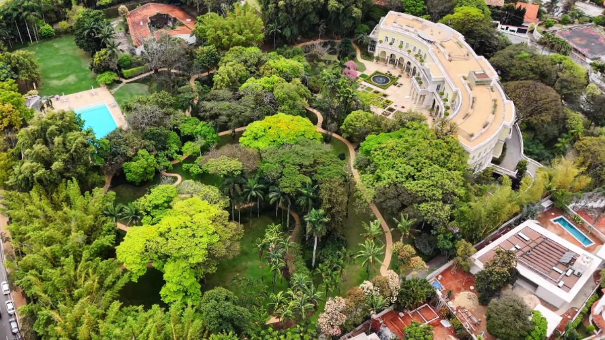 Apesar do interesse público, o interior da casa permanece um mistério para a maioria das pessoas.
