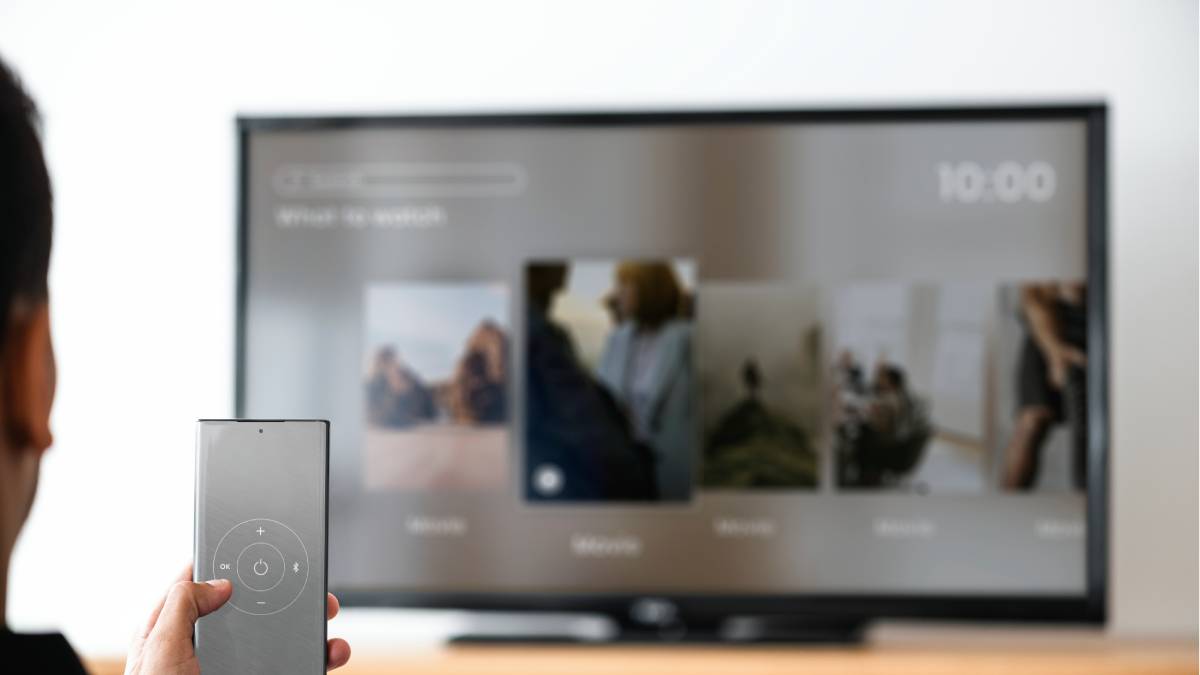 Basta somente alguns cliques e pronto: a sua Smart TV já está conectada à internet (Fotos: Freepik)