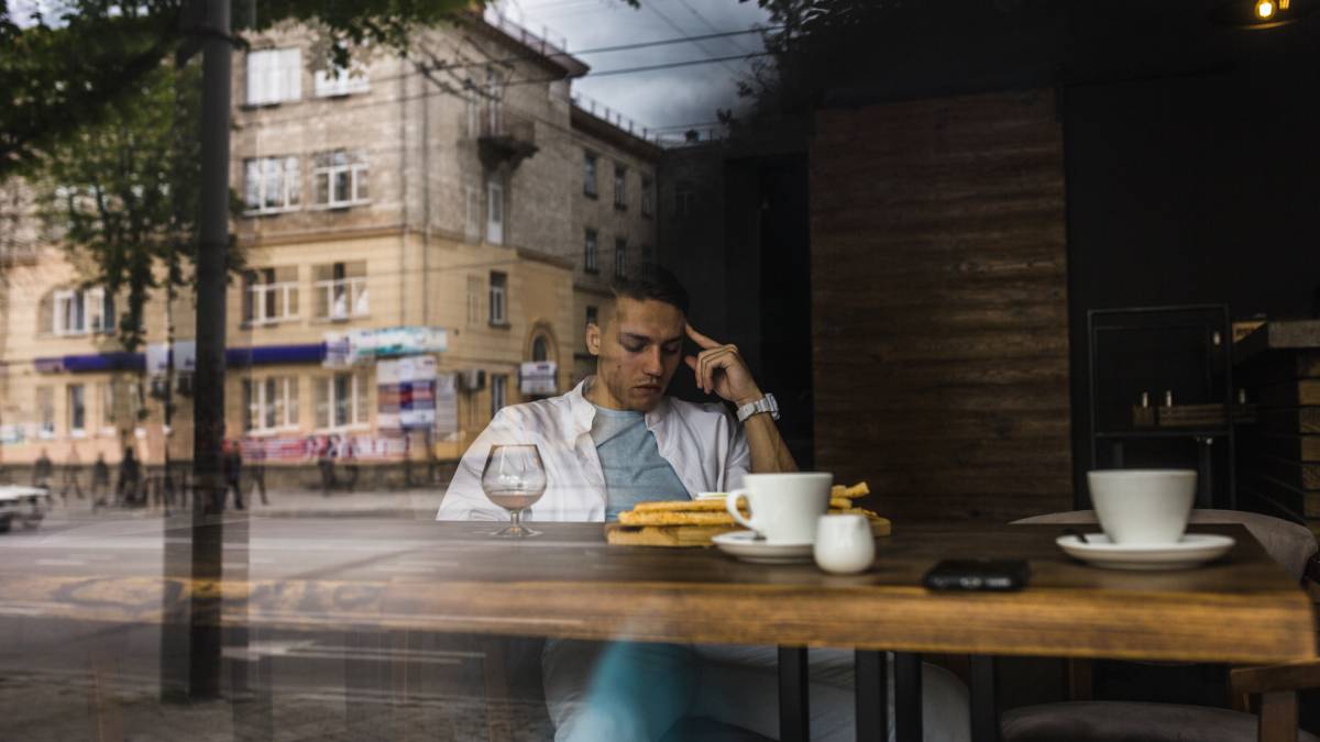 A bebida é consumida sem ajustes, sem disfarces e sem suavizações, o que costuma refletir uma postura mais objetiva diante das coisas (Fotos: Freepik)