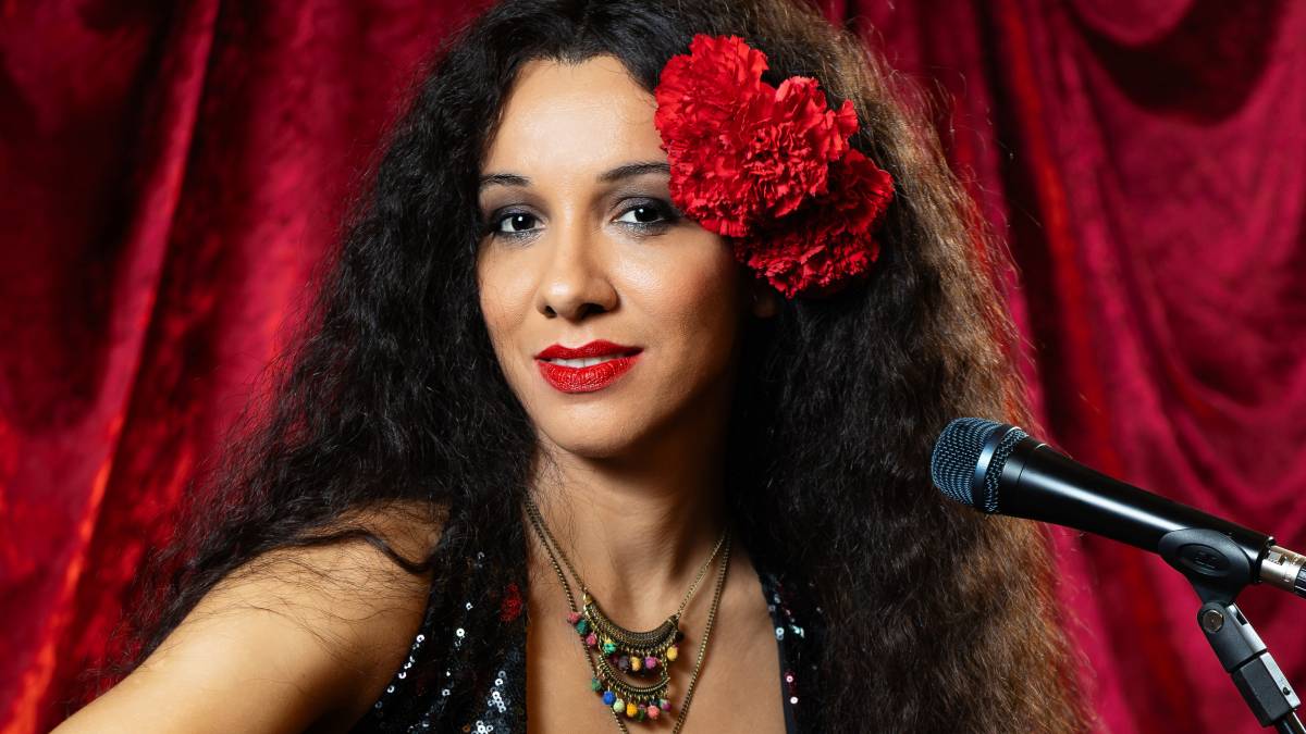 Gal, o Musical estreia no dia 6 de março de 2026, no 033 Rooftop, em São Paulo, e propõe uma travessia sensível, musical e humana pela vida e pela obra de Gal Costa.